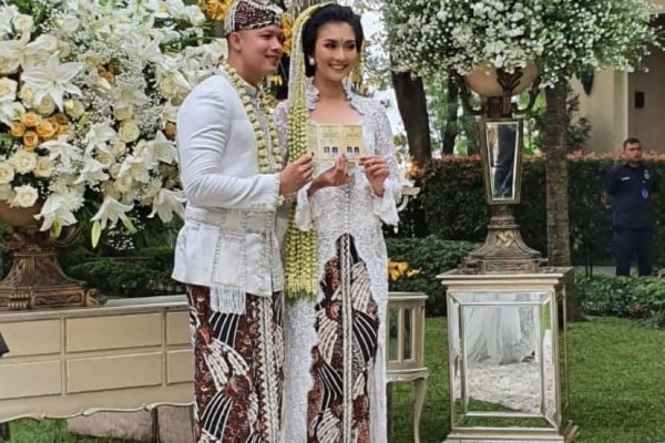 Dekorasi Akad Nikah Kevin Liliana dan Oskar, Penuh Bunga Serba Putih