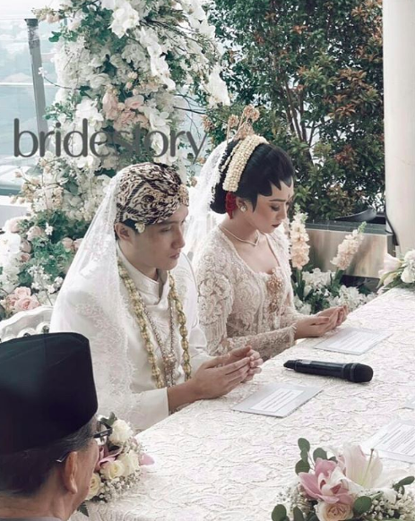 Menikah Setelah 12 Tahun Pacaran, 10 Perjalanan Cinta Isyana & Rayhan 