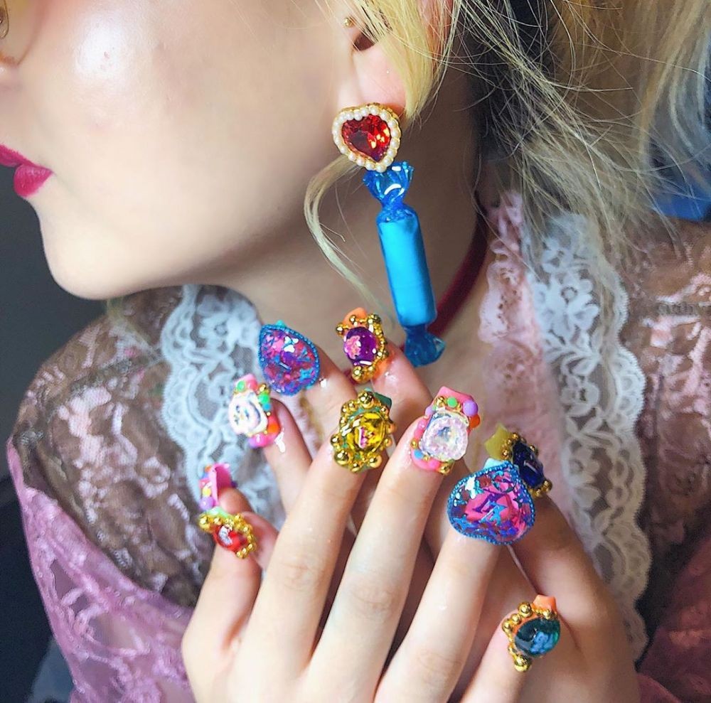 Langganan Artis Hollywood, Ini 9 Kreasi Nail Art ala Britney Tokyo