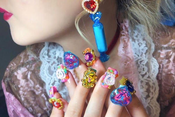 Langganan Artis Hollywood, Ini 9 Kreasi Nail Art ala Britney Tokyo
