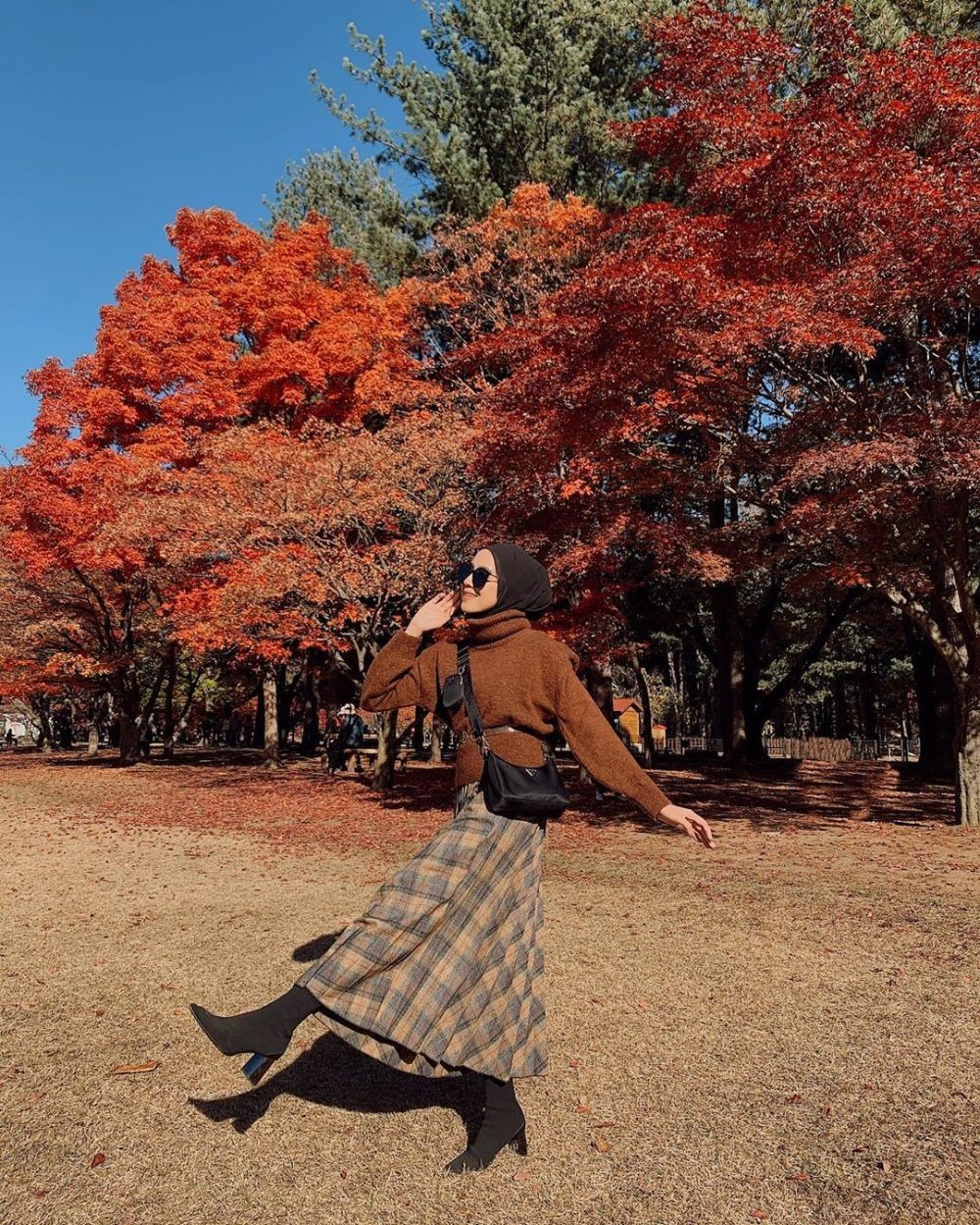 10 Inspirasi Mix and Match Plaid Skirt, OOTD Kasual ala Hijabers