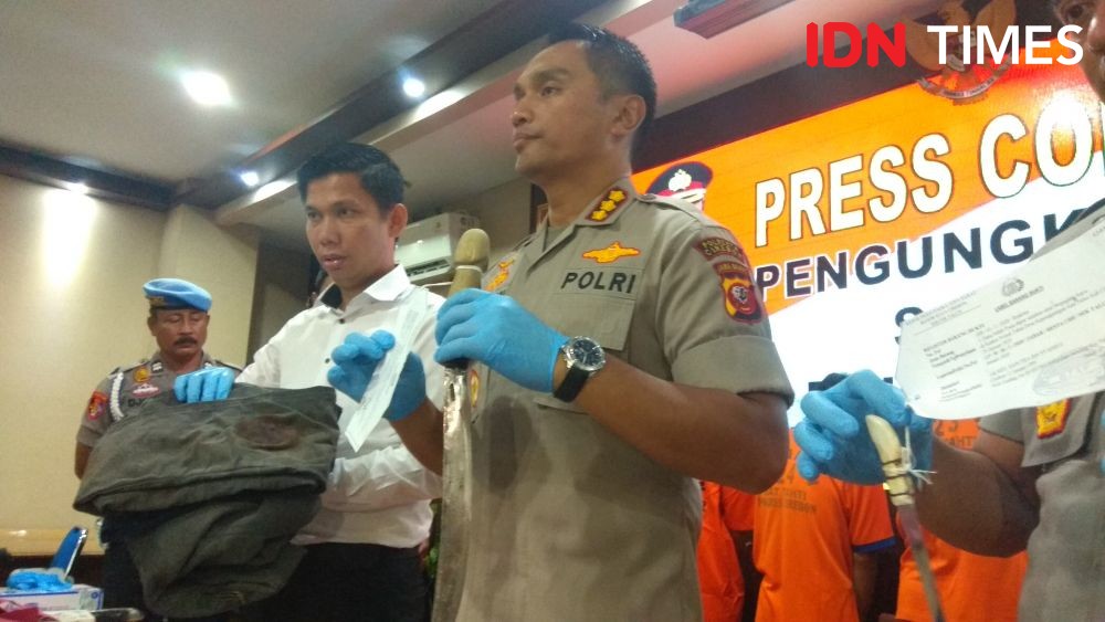 Bikin Resah Warga, Polisi Tembak Kaki Dua Pelaku Perampok di Cirebon 