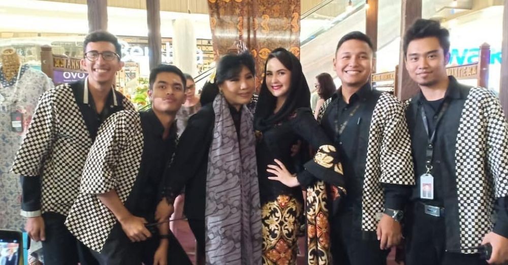 Ide Kebaya Anggun dan Jelita ala Arumi Bachsin
