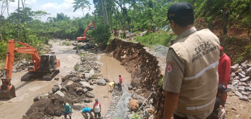 BPBD Jember Antar Jemput Anak Sekolah Di Kawasan Terdampak Banjir