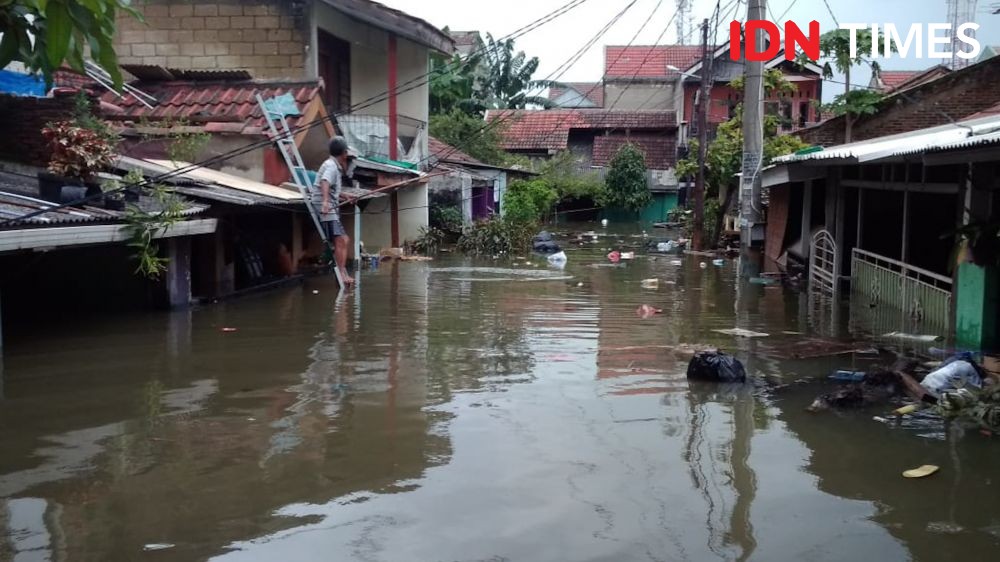 10 Potret Terkini Banjir yang Landa di Kota Tangerang 