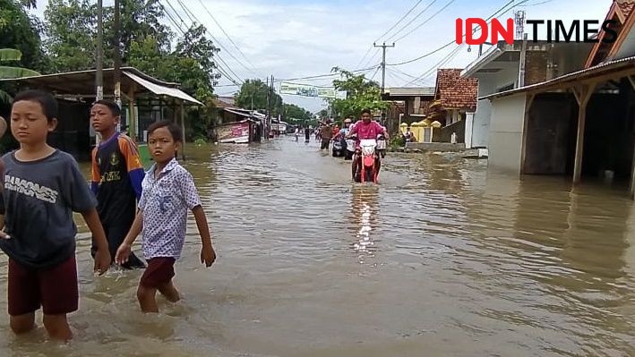 Cirebon Dikepung Banjir, Ratusan Rumah Terendam