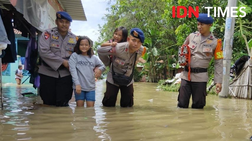 Cirebon Dikepung Banjir, Ratusan Rumah Terendam