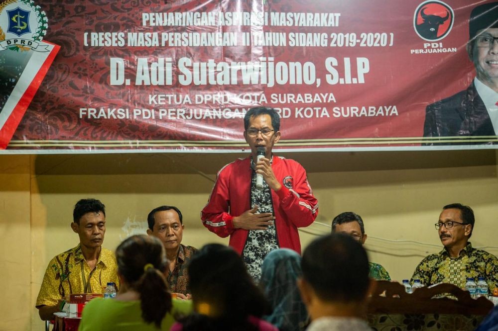 Sudah Divaksin, Ketua DPRD Surabaya Kini Positif COVID-19