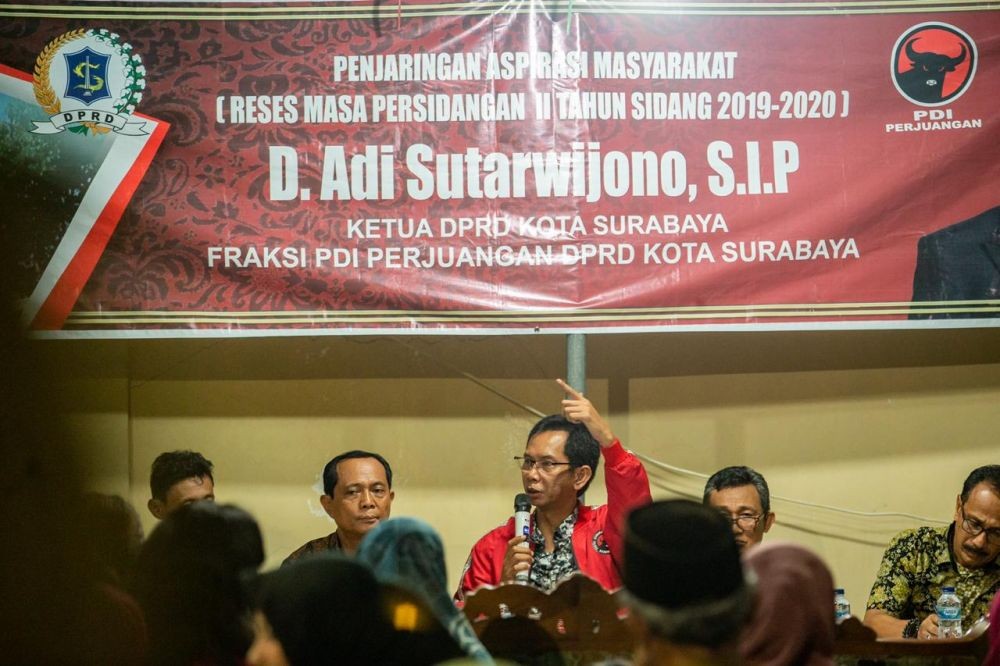 Ketua DPRD Surabaya Nilai Sujud Risma Sebagai Tanda Permintaan Maaf