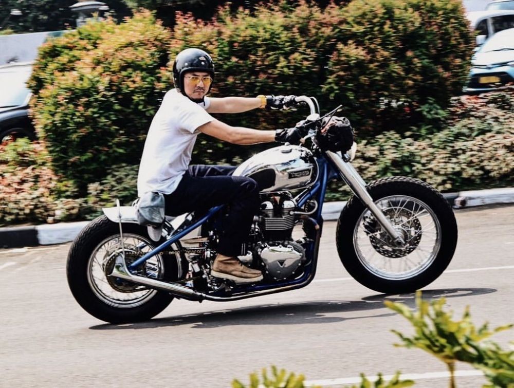 Bikers Sejati, Ini 10 Foto Ananda Omesh dengan Koleksi Motor Gedenya