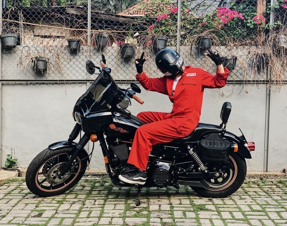 Bikers Sejati, Ini 10 Foto Ananda Omesh dengan Koleksi Motor Gedenya