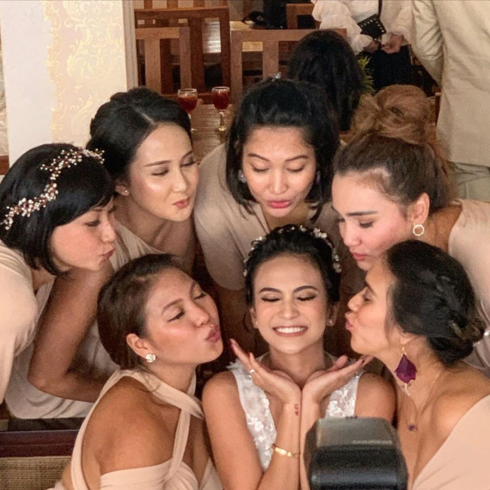 Bernuansa Internasional Modern, Ini 9 Style Resepsi Vanessa Angel