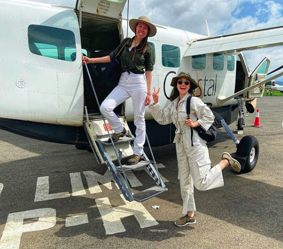 Keluar Zona Nyaman, 9 Potret Raline Shah Mendaki Gunung Kilimanjaro