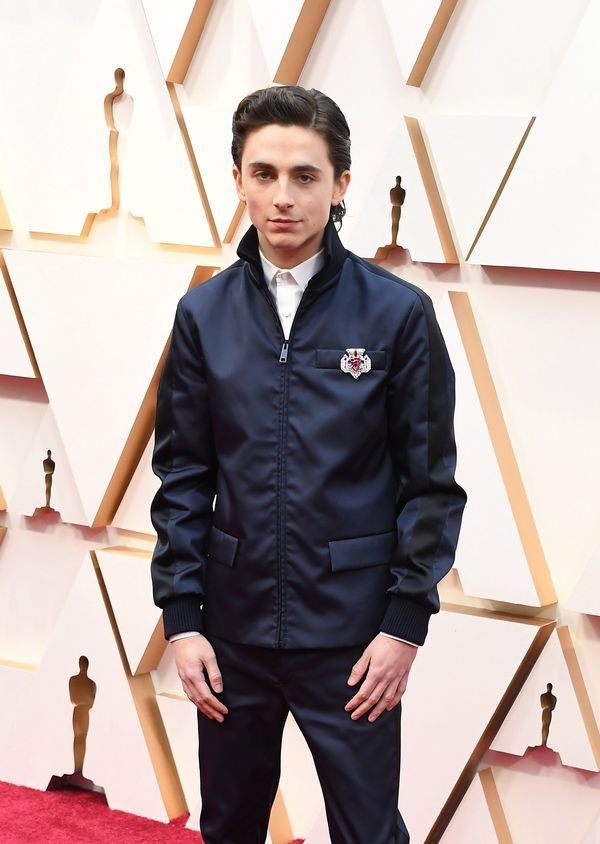 5 Pakaian Selebriti Pria Ini Paling Nyeleneh di Red Carpet Oscar 2020