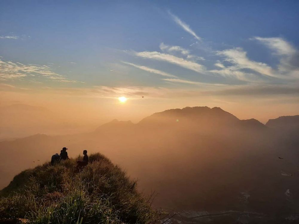 5 Gunung di Bogor yang Memanjakan Mata beserta Rutenya, Uji Adrenalin