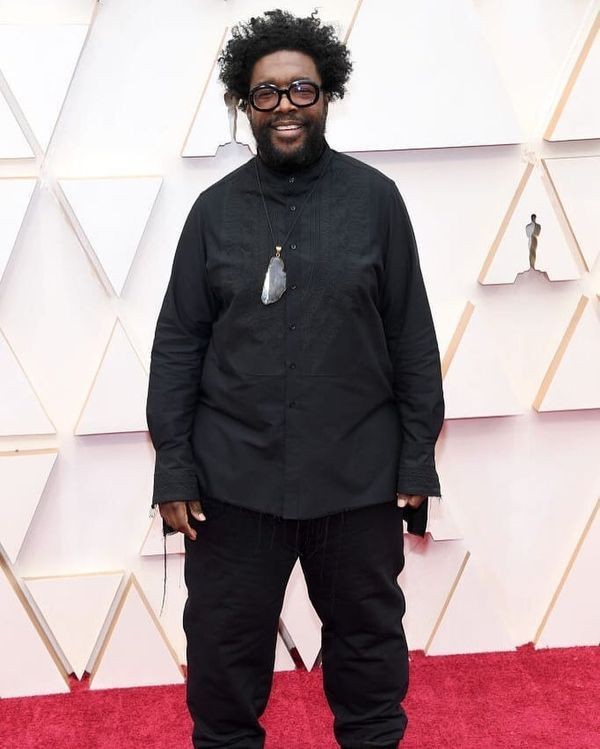 5 Pakaian Selebriti Pria Ini Paling Nyeleneh di Red Carpet Oscar 2020