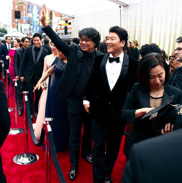 Bawa Pulang 4 Oscar, 10 Potret Kece Pemeran Parasite di Red Carpet