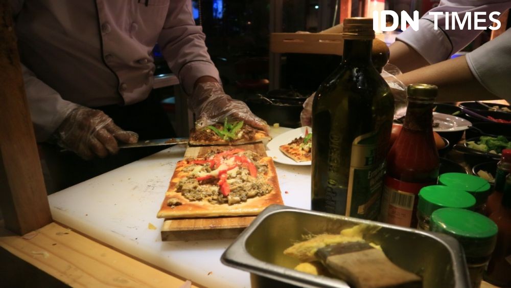 [FOTO] Mencicipi Pizza Italia Dipadu dengan Rempah-rempah Lokal