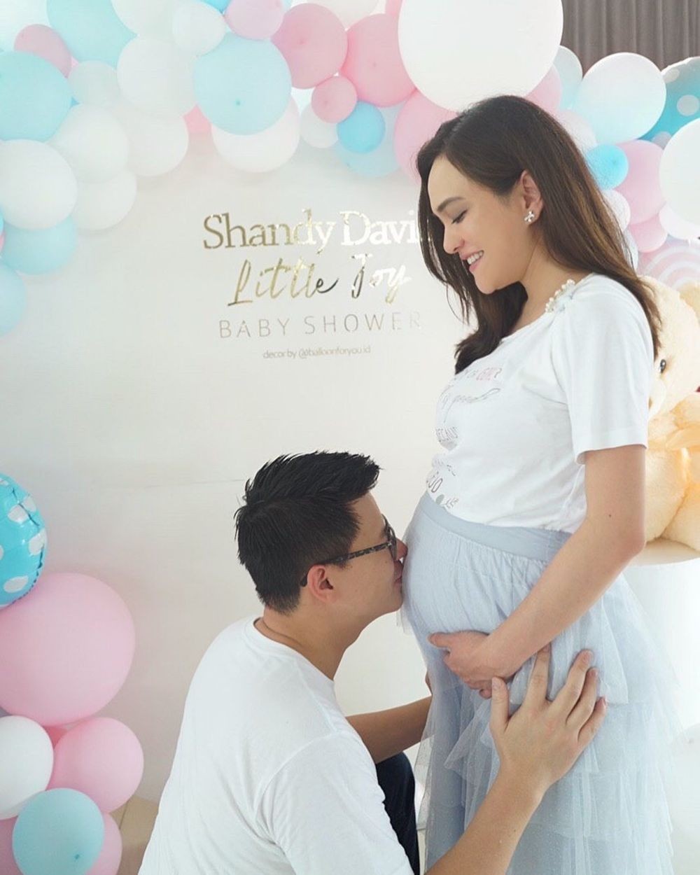 Berbagi dengan Sesama, 10 Momen Manis Baby Shower ala Shandy Aulia