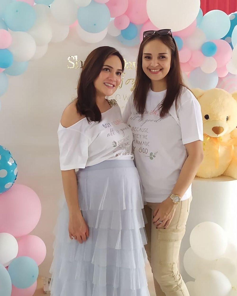 Berbagi dengan Sesama, 10 Momen Manis Baby Shower ala Shandy Aulia