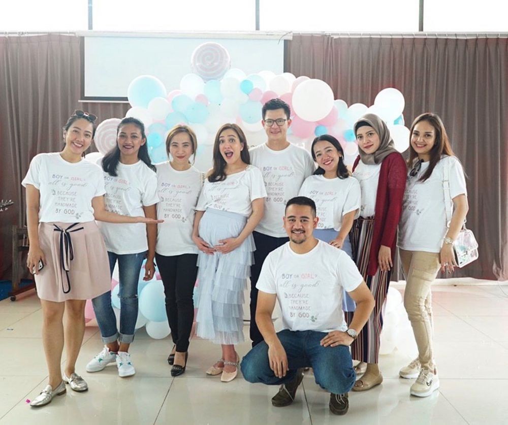 Berbagi dengan Sesama, 10 Momen Manis Baby Shower ala Shandy Aulia