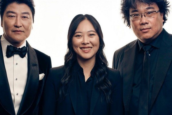Curi Perhatian, 10 Potret Sharon Choi Translator Setia Bong Joon Ho