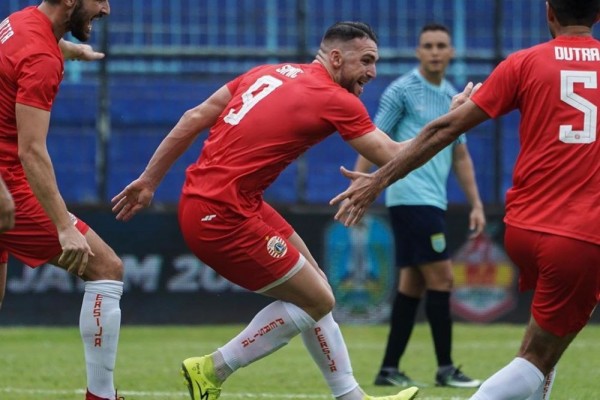 Tiga Gol Marco Simic Bawa Persija Taklukkan Persela