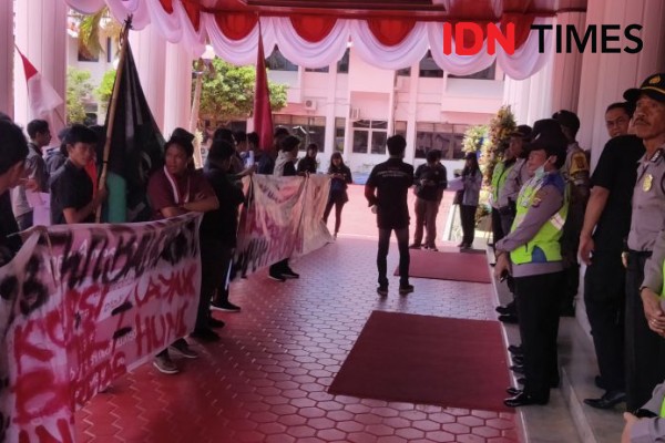 HUT Kota Balikpapan, Mahasiswa Demo Tuntut Penyelesaian Kasus Hukum