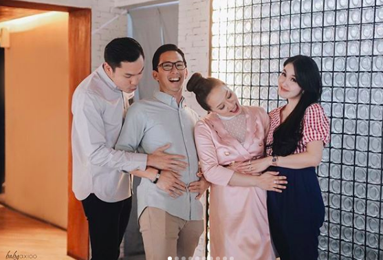 Kejutan dari Suami, 10 Momen Manis Baby Shower Yuanita Christiani