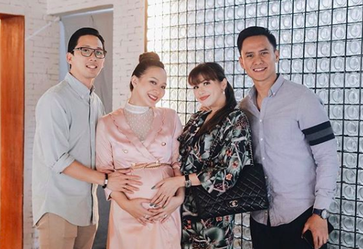 Kejutan dari Suami, 10 Momen Manis Baby Shower Yuanita Christiani