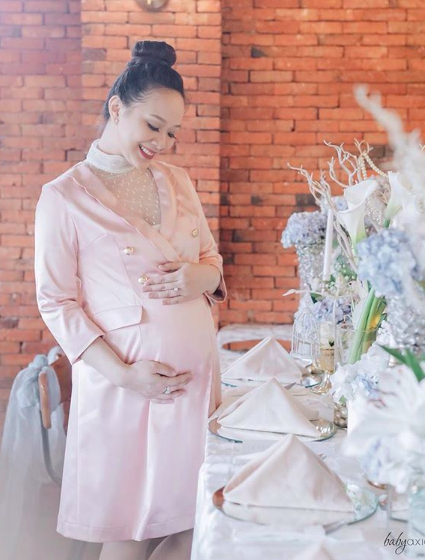 Kejutan dari Suami, 10 Momen Manis Baby Shower Yuanita Christiani