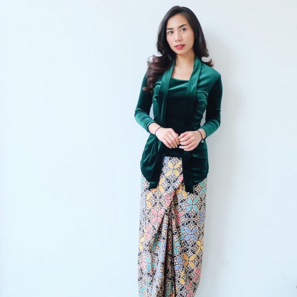 Kece Badai, 9 Ide Outfit Cantik untuk Bridesmaid
