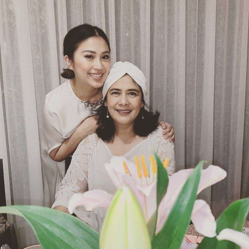 Syahrini Hingga Nia Ramadhani, 9 Potret Artis Akrab Dengan Ibu Mertua