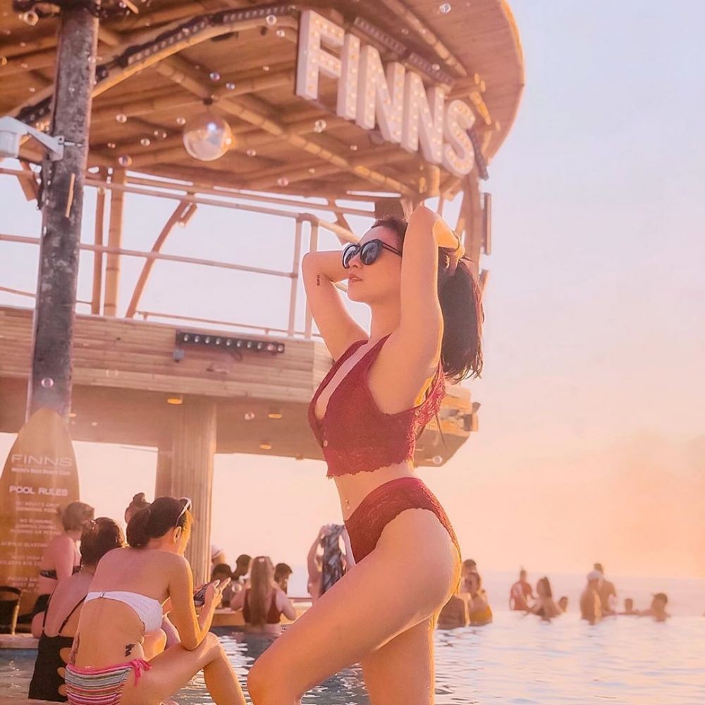Yuk Intip Gaya Menawan Yuniza Icha saat Liburan, Pamer Body Goals Lho!