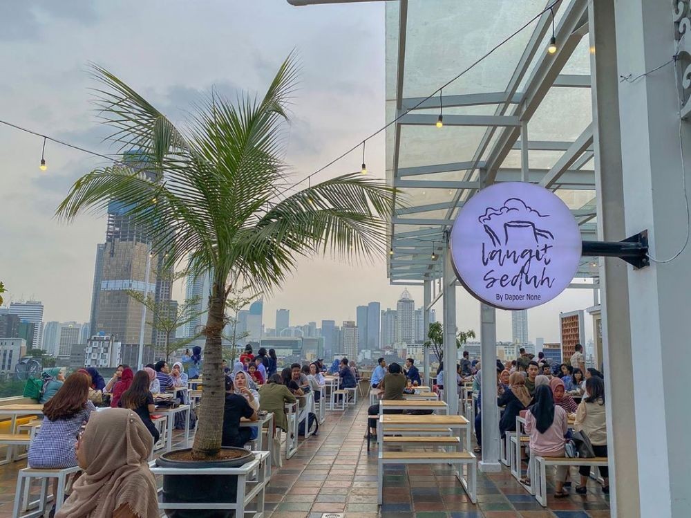 10 Cafe Rooftop Jakarta Pusat yang Hits dan Instagramable