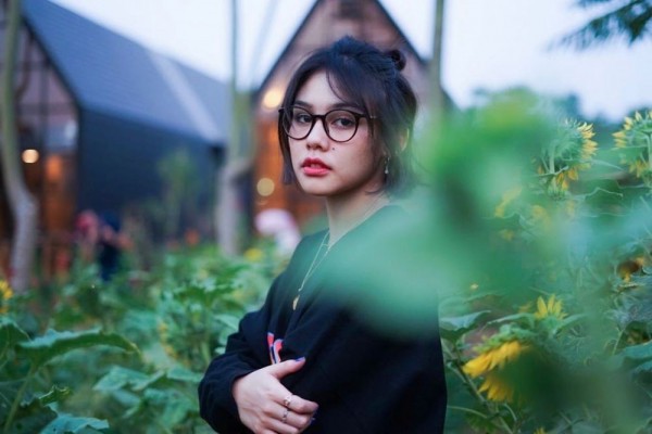 Berstatus Jomblo, 8 Artis Cewek Ini tetap Bersinar dan Memesona!