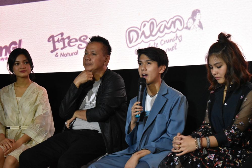 Senang dan Sedih Campur Aduk Saat Gala Premier Film Milea di Bandung