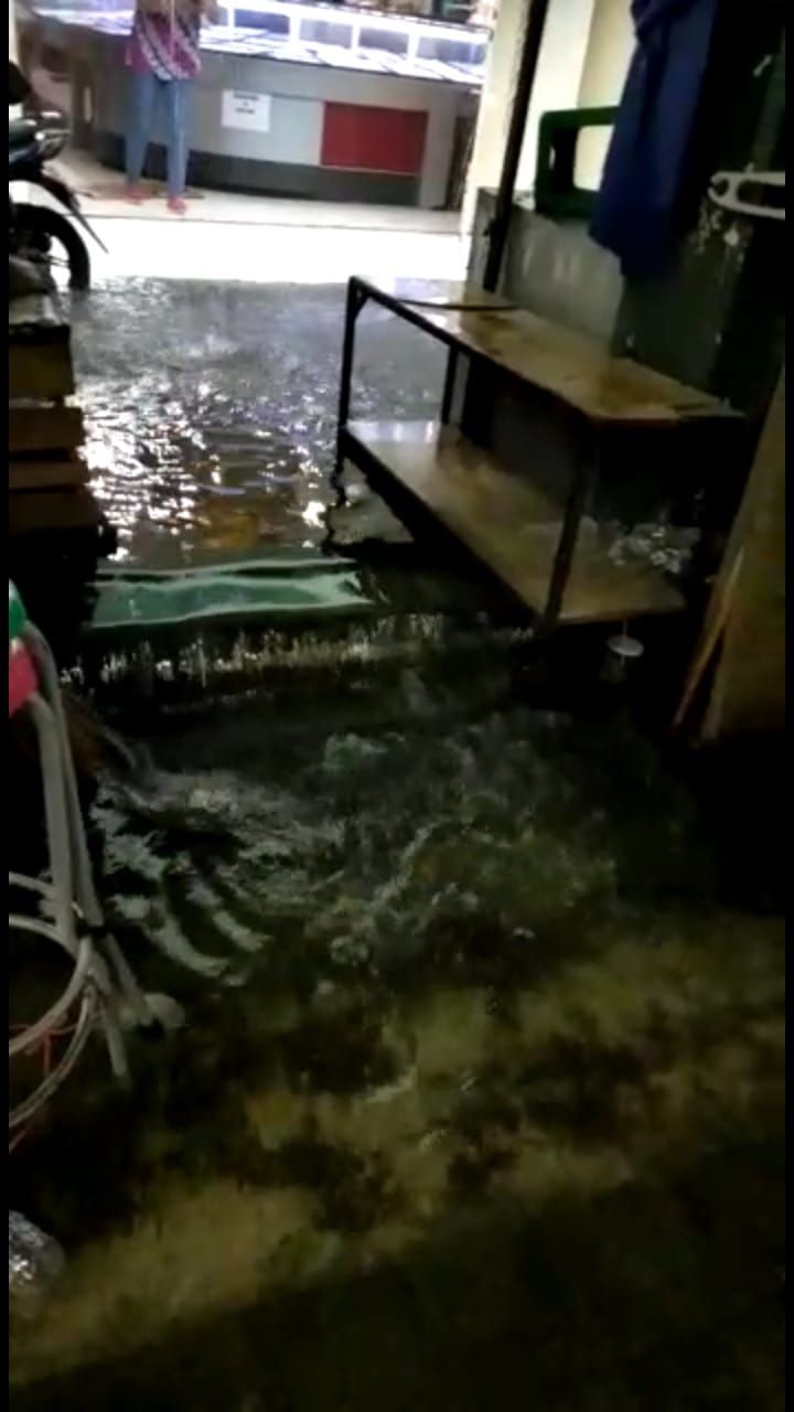 Hujan Deras Pasar Beringharjo Banjir 