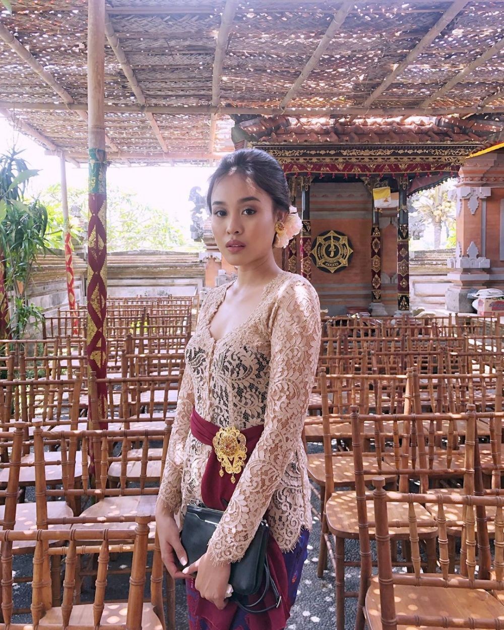 9 Inspirasi Kebaya Bali ala Cok Istri Krisnanda, Anggun Banget!