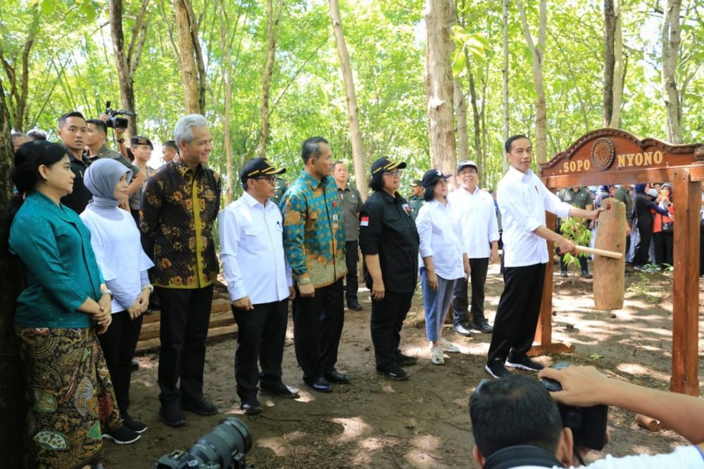Jokowi Ajak Tanam Vetiver Tanggulangi Sedimentasi Waduk Gajah Mungkur
