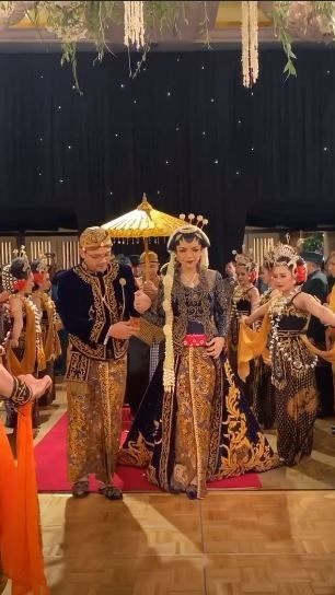 10 Potret Royal Wedding Danny Rukmana dan Raiyah, Kental Nuansa Adat 