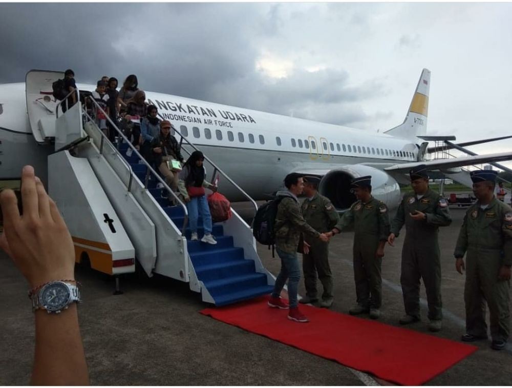 Gubernur Isran Noor Jemput 14 Mahasiswa Kaltim di Halim Perdanakusuma