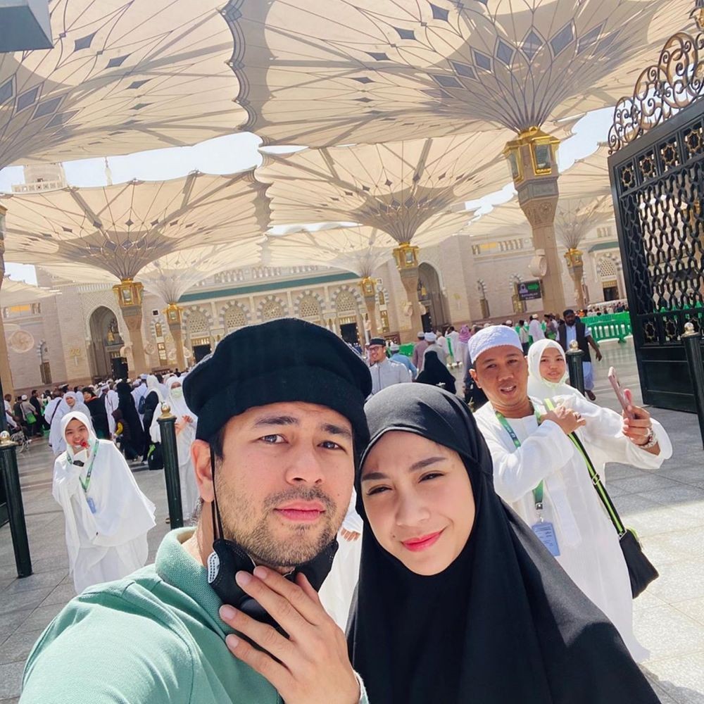 10 Potret Raffi Ahmad dan Nagita Slavina Saat Menjalankan Ibadah Umrah