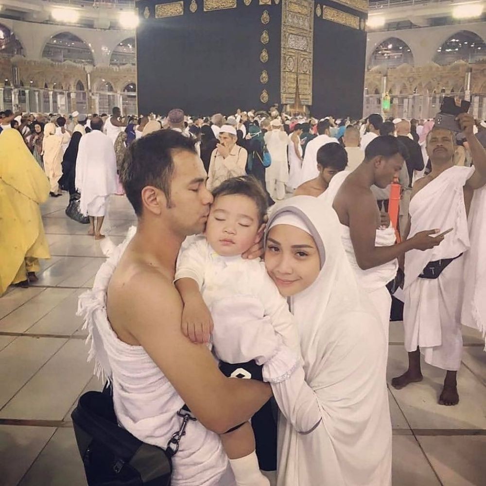 10 Potret Raffi Ahmad dan Nagita Slavina Saat Menjalankan Ibadah Umrah