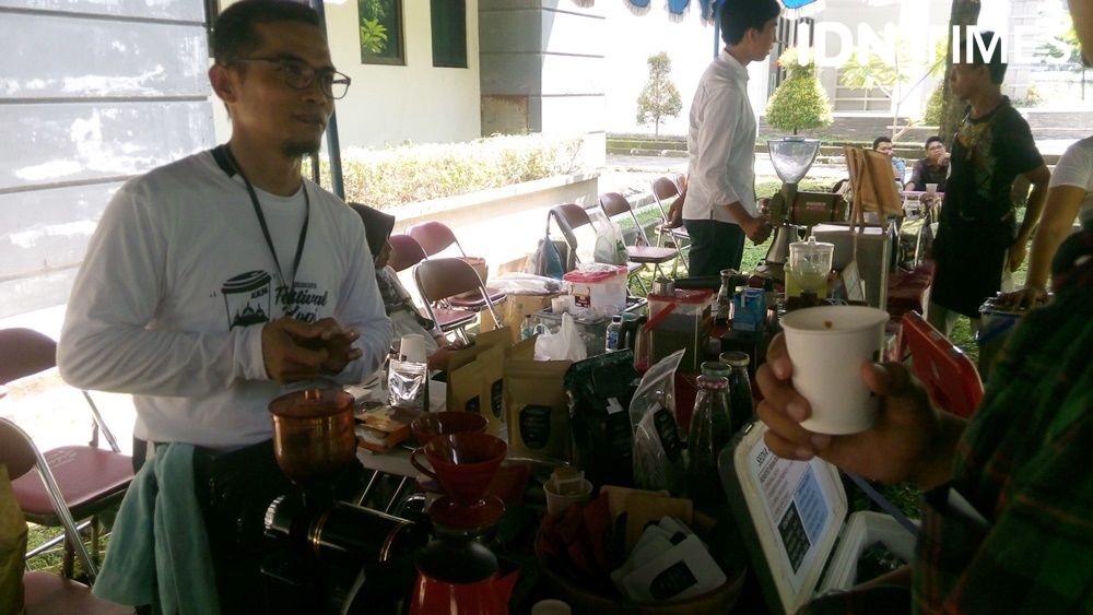 Menikmati Kopi Luwak ala Kafe di Gunung dengan Drip Bag