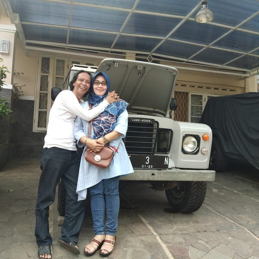 Sweet Banget, 10 Potret Mesra Mandra dan Istri yang Jarang Terekspos