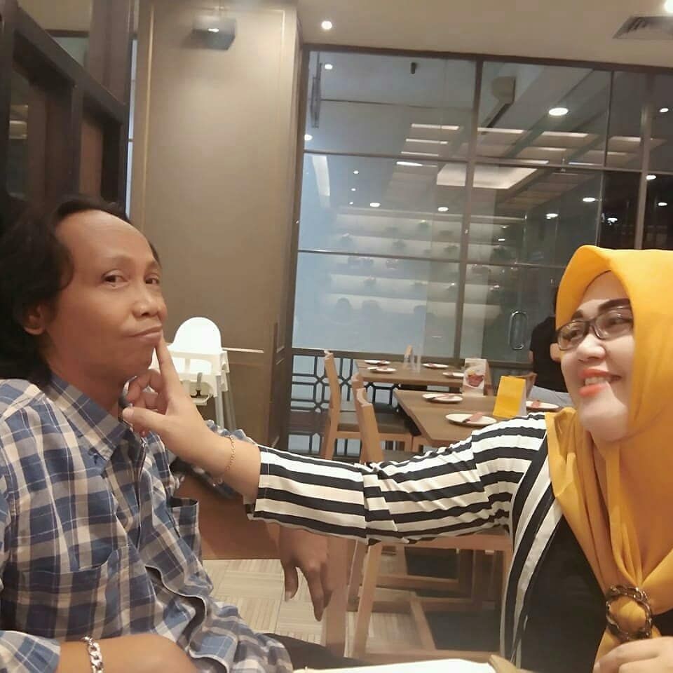 Sweet Banget, 10 Potret Mesra Mandra dan Istri yang Jarang Terekspos