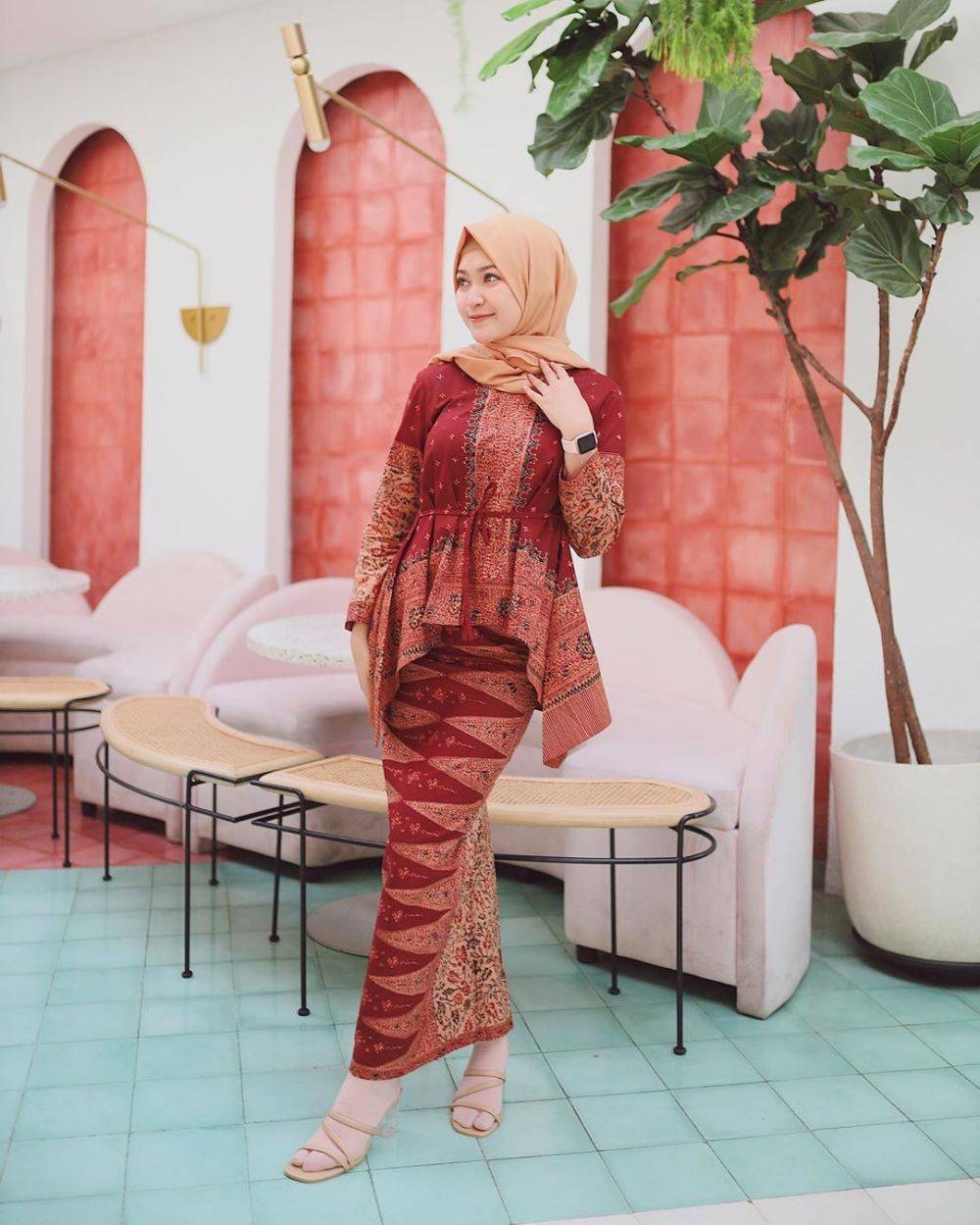 10 Referensi Kebaya Hijab Ala Selebgram Indonesia, Anggun Maksimal!