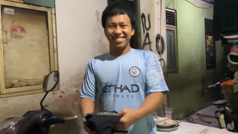Ultahnya Cuma Dihadiri 3 Teman, Kisah Pria Ini Bikin Sedih