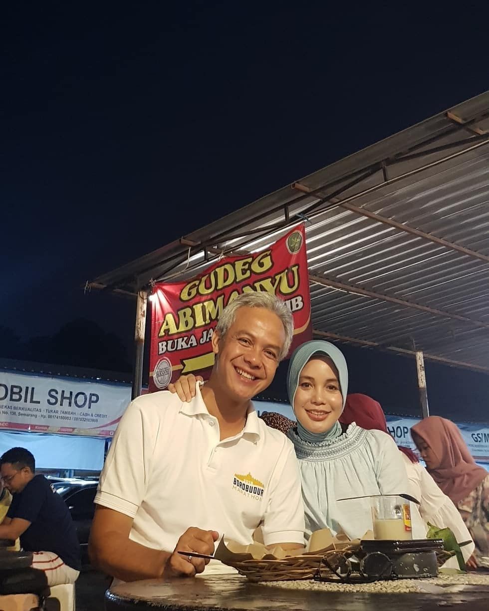 Pelajaran Cinta dari Ganjar Pranowo dan Atiqoh, Sweet Banget!